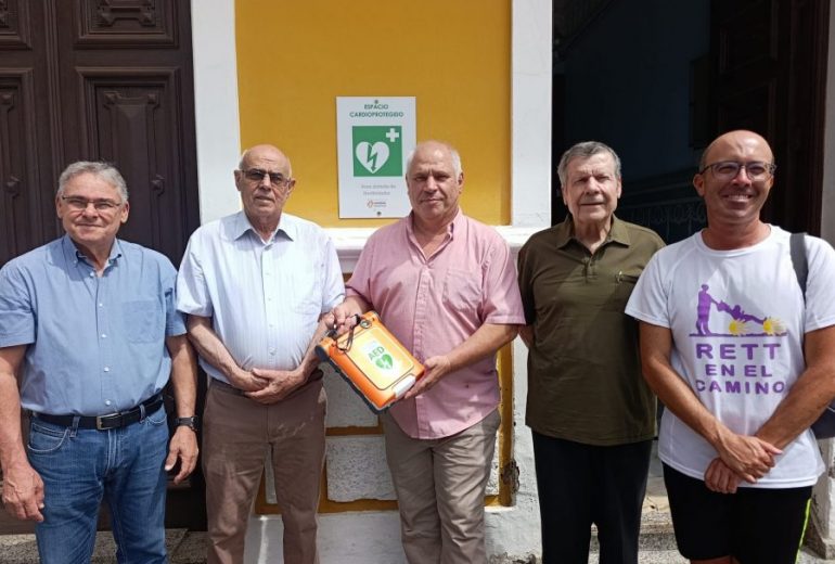 El Casino de Gáldar instala un DESA en su terraza, subvencionado por la Vicepresidencia Primera del Cabildo de Gran Canaria