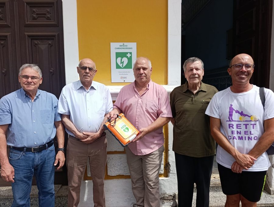 El Casino de Gáldar instala un DESA en su terraza, subvencionado por la Vicepresidencia Primera del Cabildo de Gran Canaria